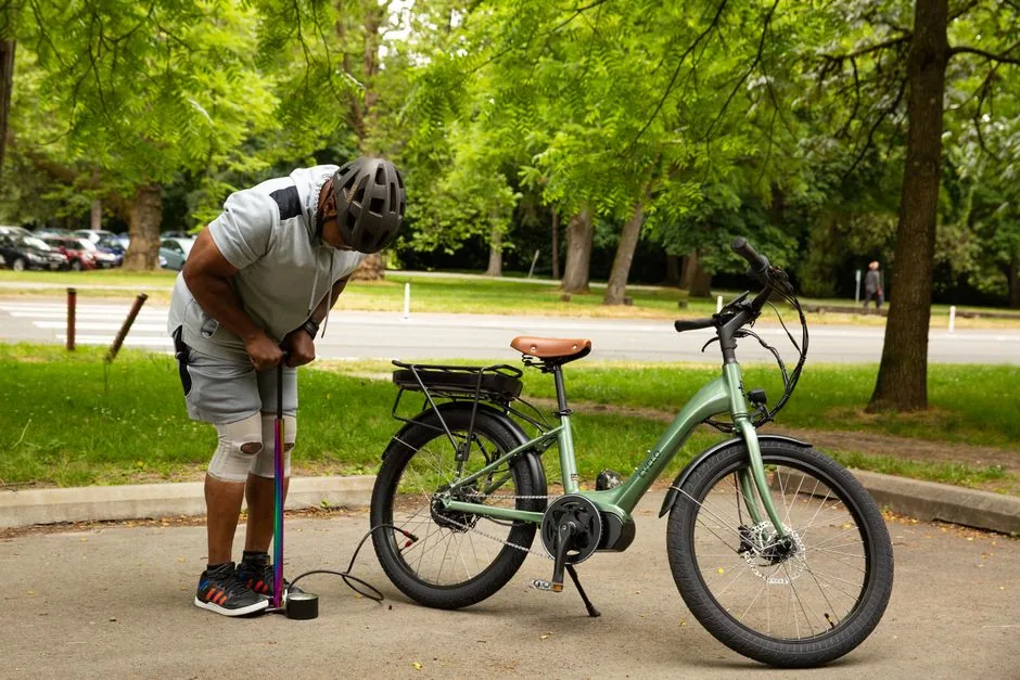 Mantenimiento de una bicicleta eléctrica: lo que sí cambia frente a una normal